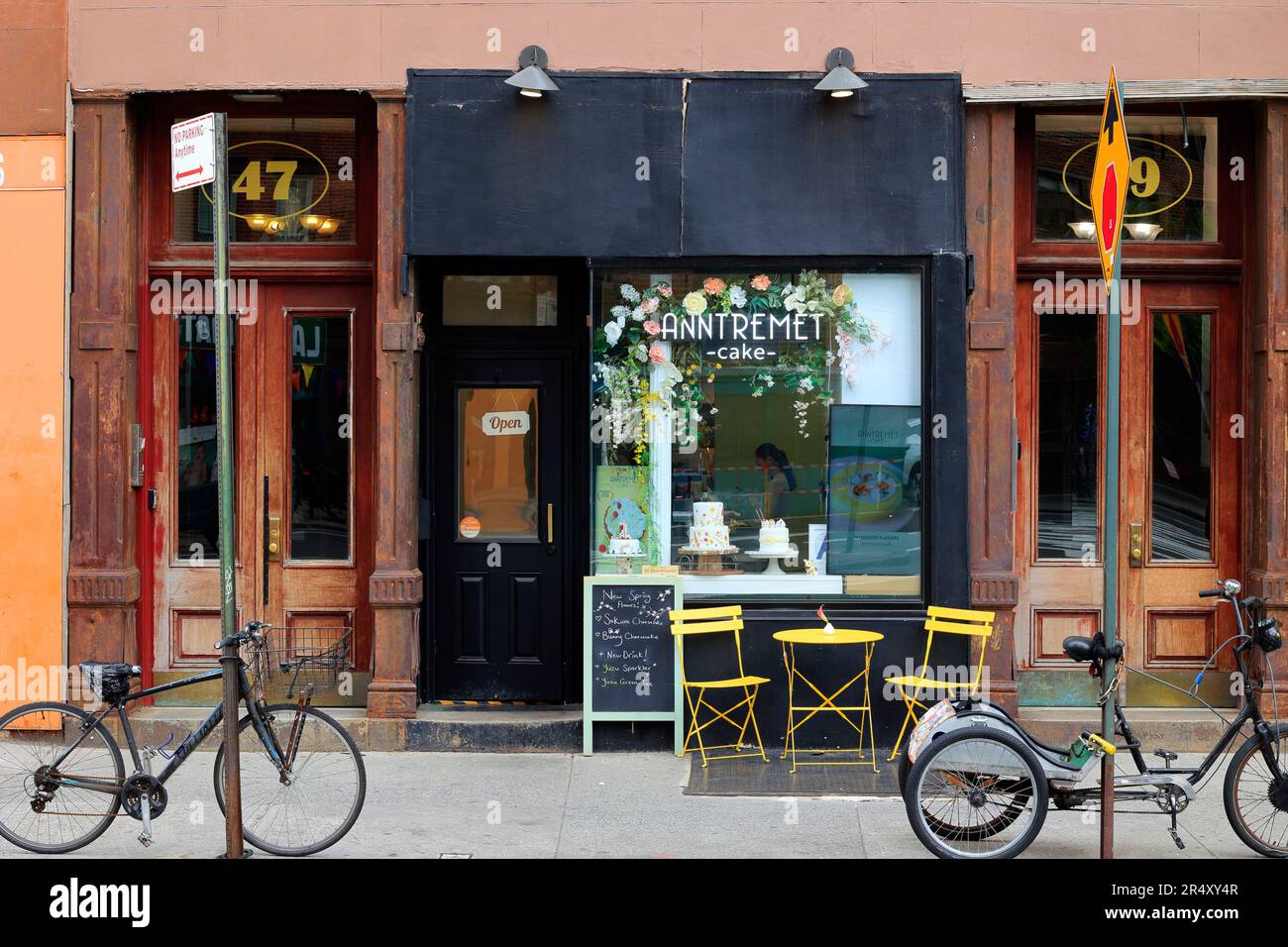 AnnTremet Cake, 47 8th Ave, New York, NYC foto di un negozio di torte con smalto a specchio nel West Village di Manhattan. Foto Stock