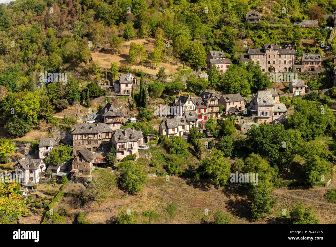 Villaggio Unesco di Conques-en-Rouergue nel dipartimento di Aveyron, Francia Foto Stock