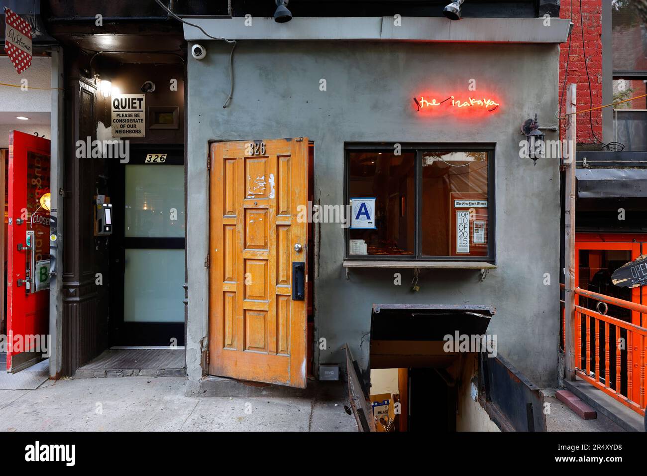 L'Izakaya NYC sulla 6th, 326 e 6th St, New York, NYC foto di un ristorante di tapas giapponese nel quartiere East Village di Manhattan. Foto Stock