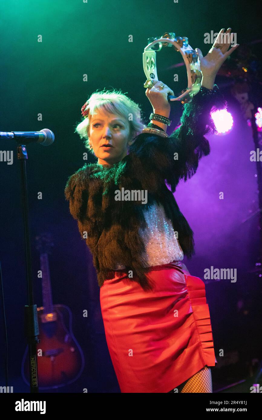 Tracy Tracy of indie band The Primitives sul palco di Esquires, Bedford, UK, 27/05/2023. Foto Stock