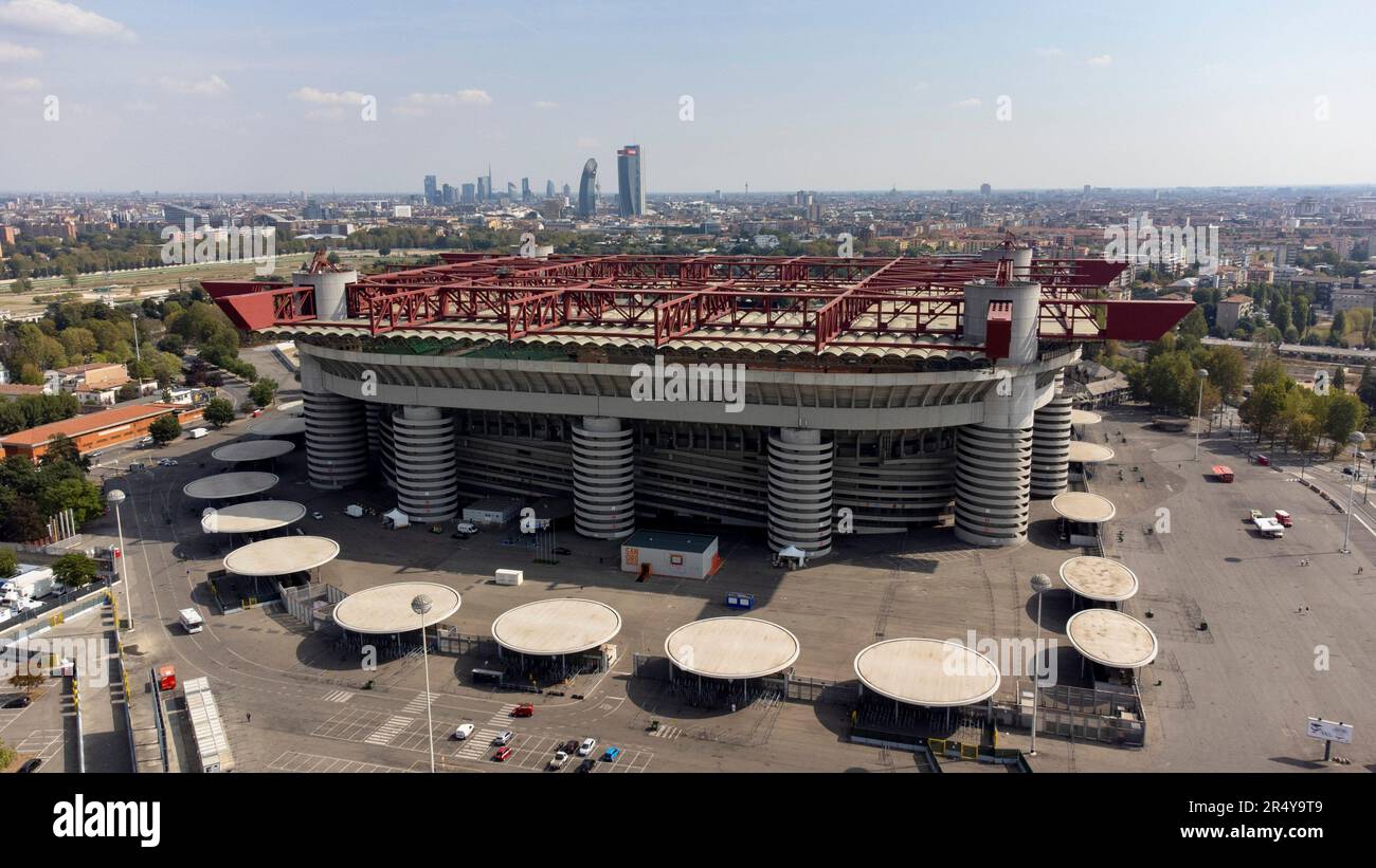 Veduta aerea dello Stadio Giuseppe Meazza, comunemente noto come Stadio San Siro di Milano, sede dell'AC Milan FC e dell'Inter Milan FC. Era anche conosciuto come Stadio Comunale di San Siro Foto Stock