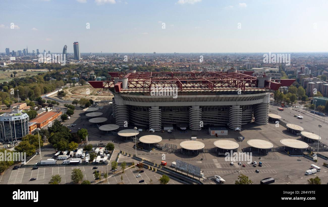 Veduta aerea dello Stadio Giuseppe Meazza, comunemente noto come Stadio San Siro di Milano, sede dell'AC Milan FC e dell'Inter Milan FC. Era anche conosciuto come Stadio Comunale di San Siro Foto Stock