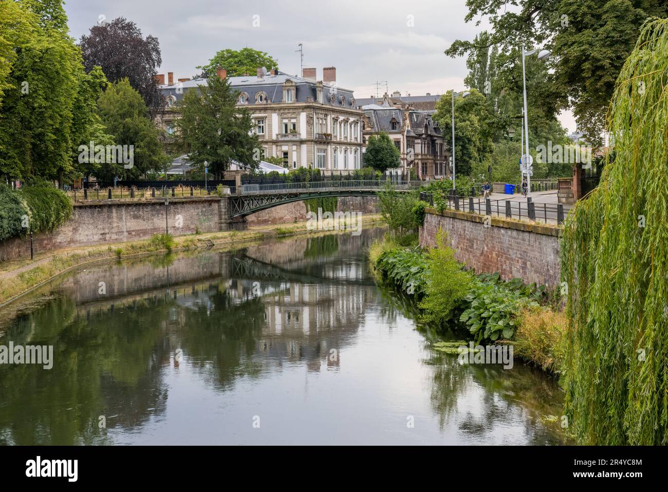 Musée Tomi Ungerer/Centre International de l’Illumination sul Canal du Faux-Rempart, Strasburgo, Francia Foto Stock