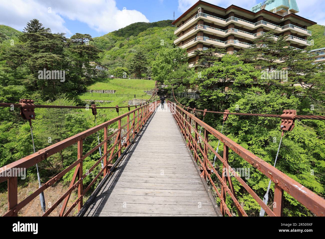 Kinugawa Onsen è una località termale nella città di Nikko, Tochigi, Giappone. Il luogo prende il nome dal fiume Kinugawa Foto Stock