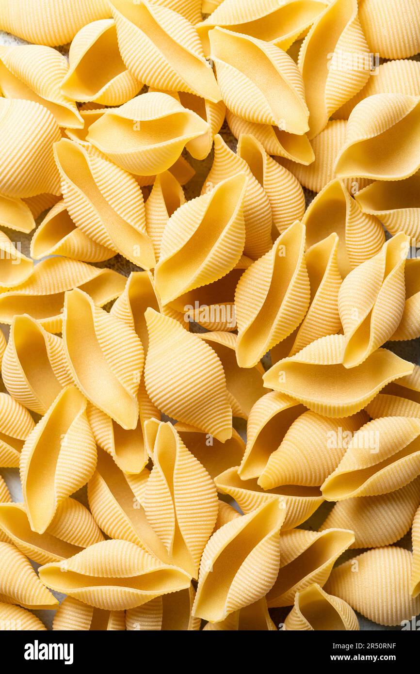 Conchiglioni non cotti (a schermo intero) Foto Stock