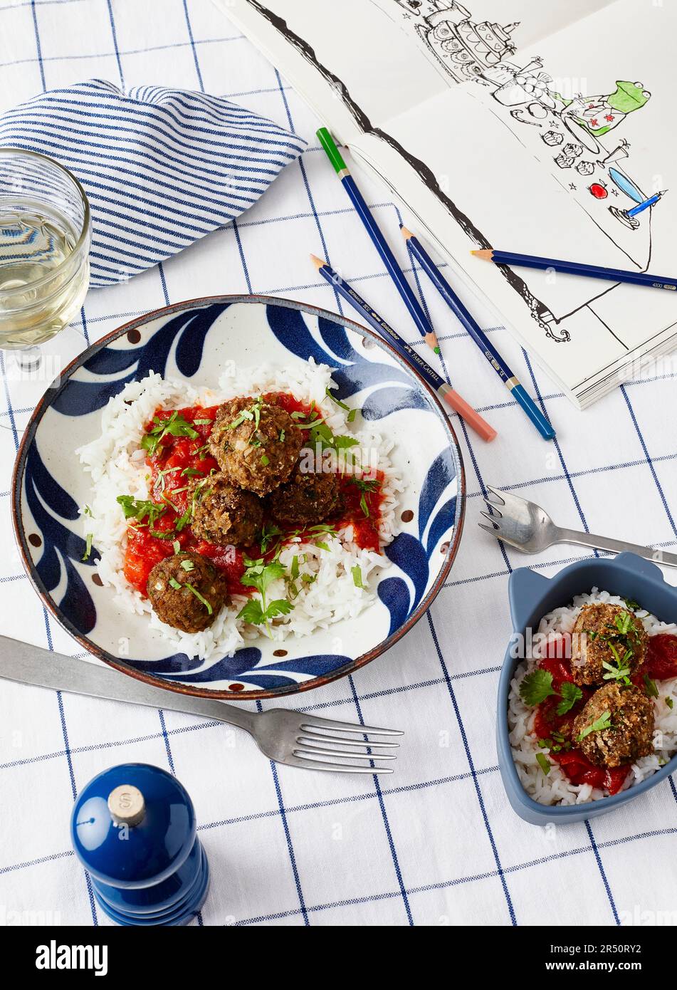 Polpette con riso in salsa di pomodoro Foto Stock
