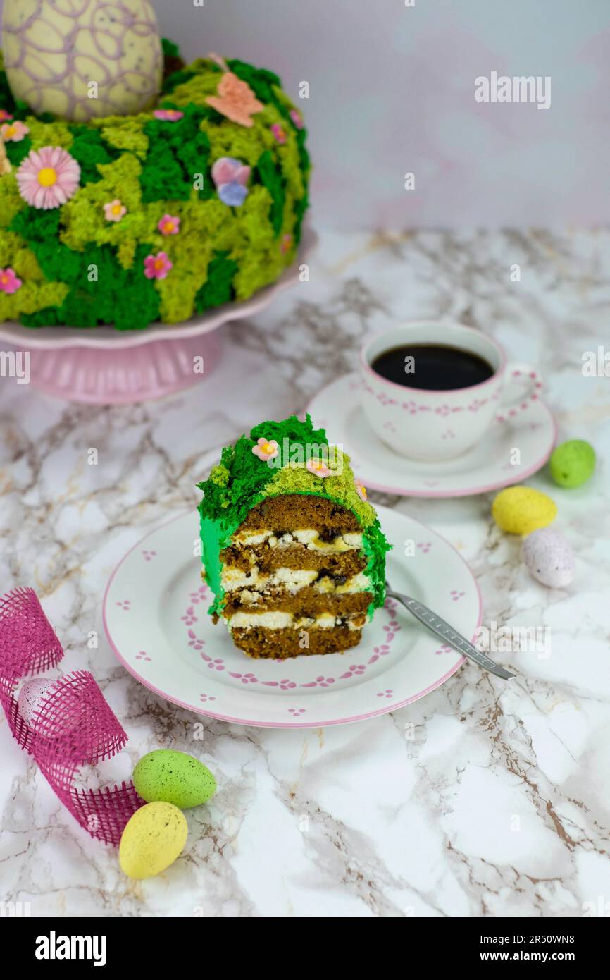 Frutto della passione e torta di corona di carote per Pasqua Foto Stock