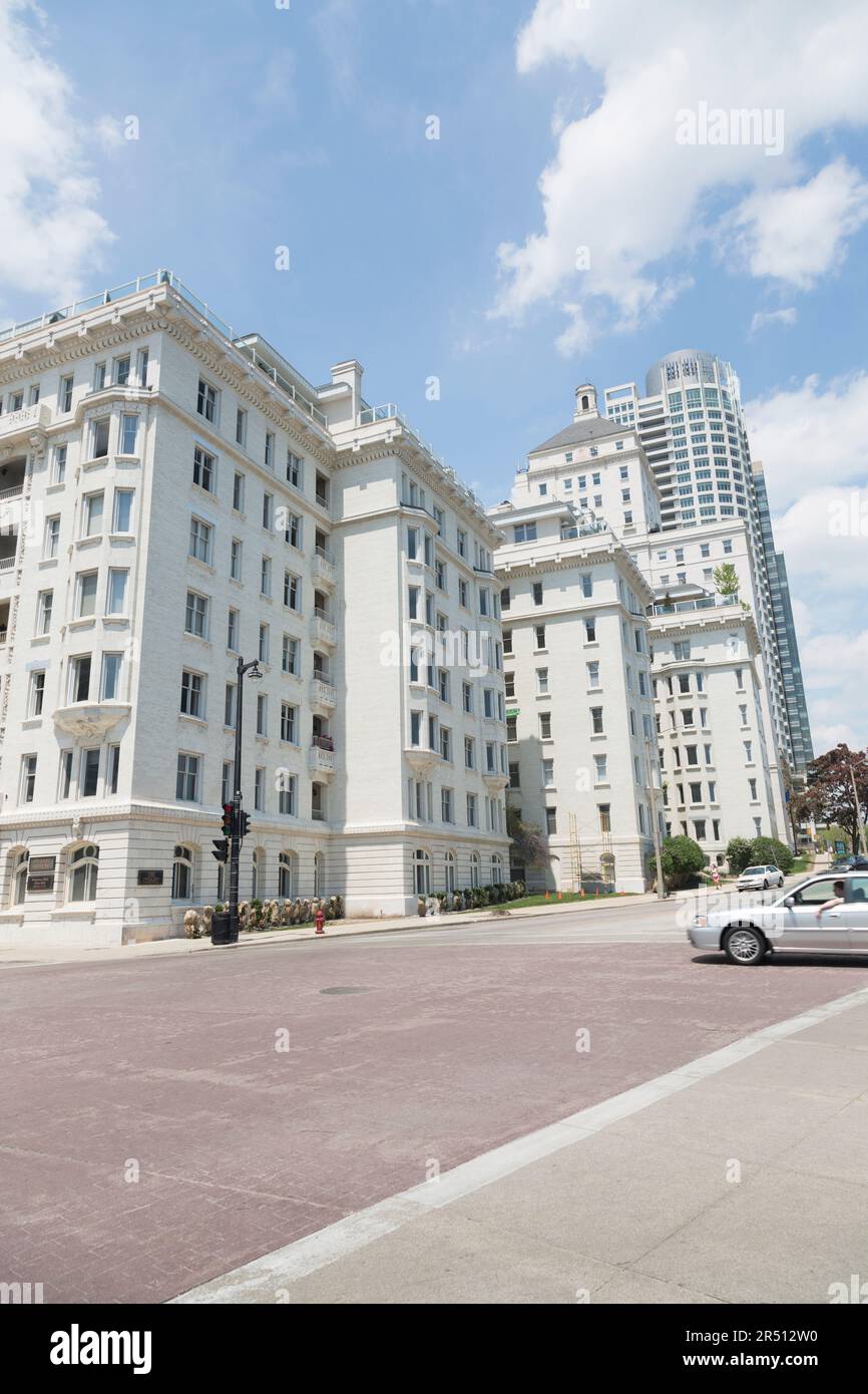 USA, Milwaukee, edifici lungo North Prospect Avenue, centro di Milwaukee. Foto Stock