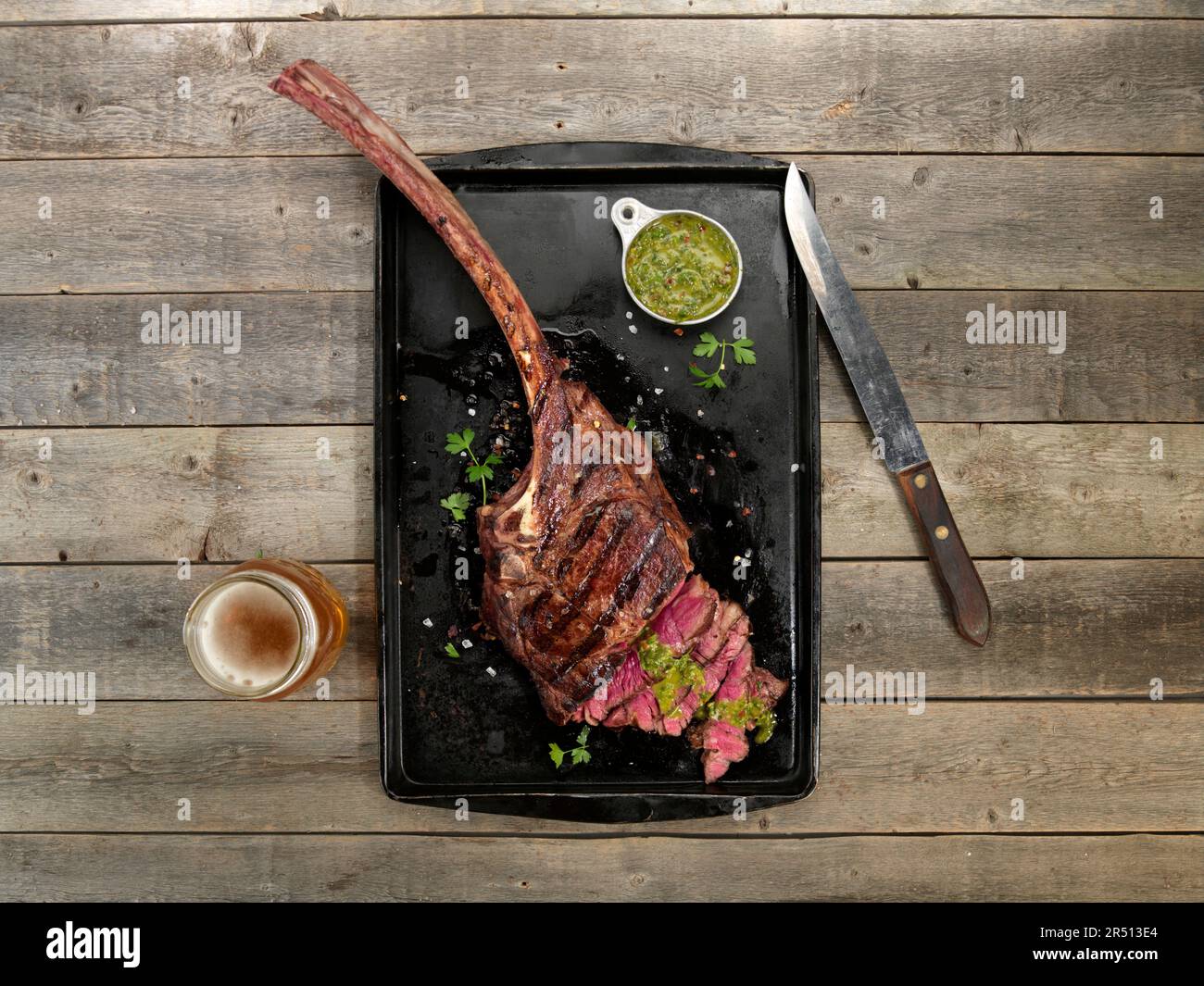 Tomahawk, alla griglia e affettato Foto Stock