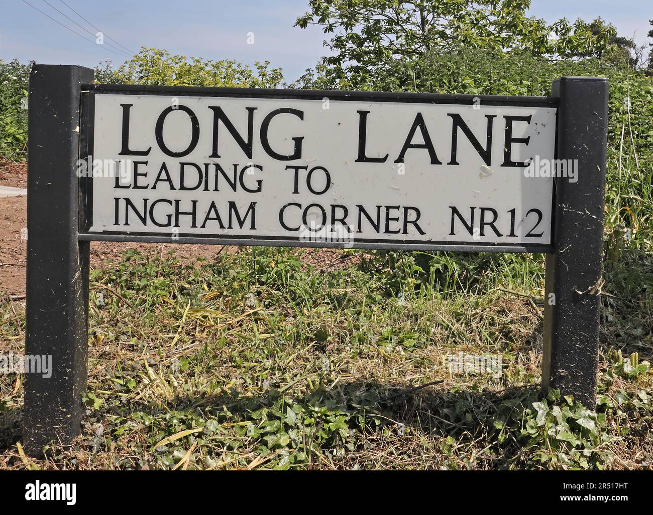 Cartello con il nome della strada sulla strada di campagna Long Lane, Lessingham, Norfolk, Regno Unito Maggio Foto Stock