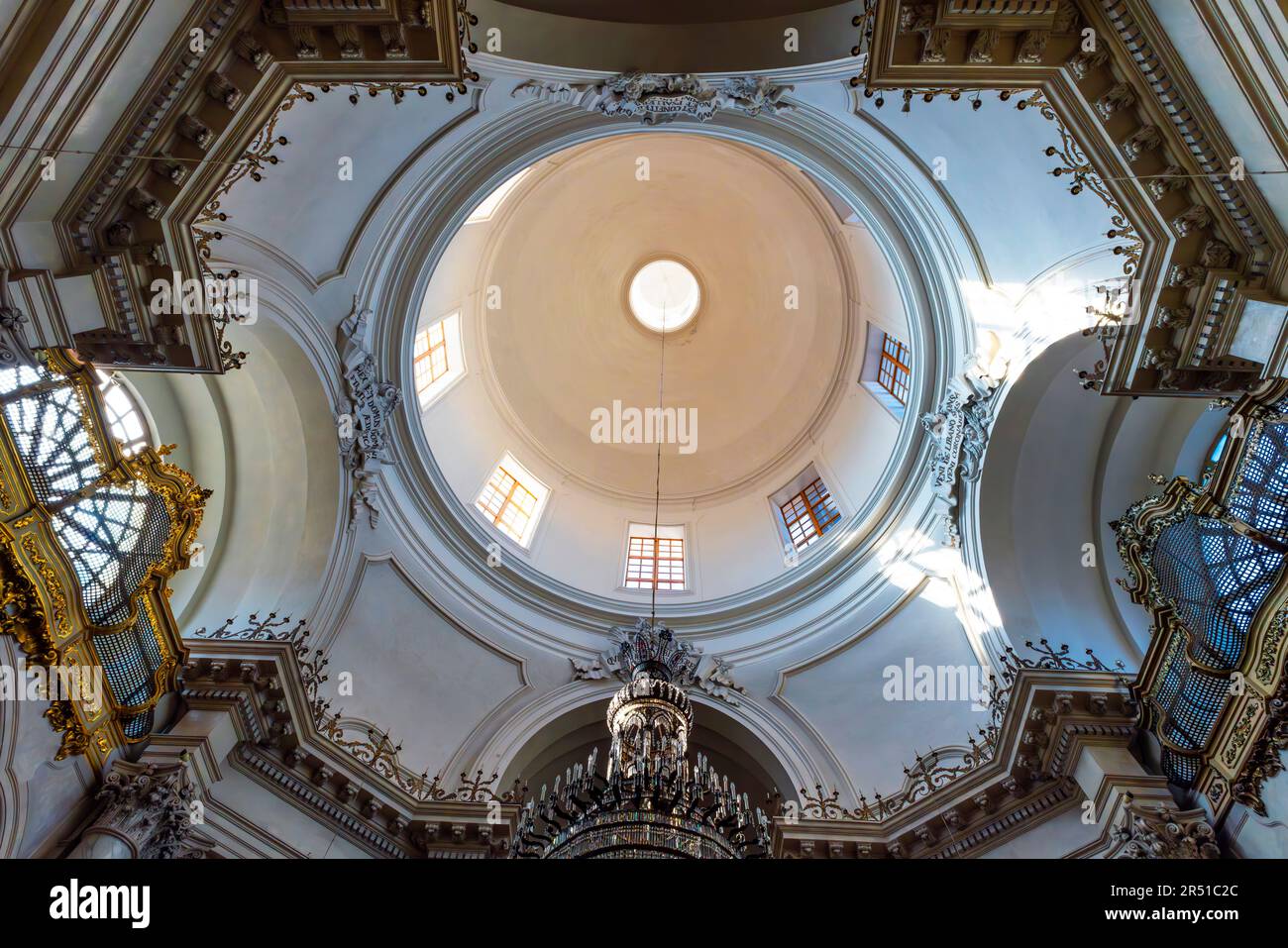 La coppia barocca di Badia di Sant'Agata o Abbazia di Sant'Agata e annesso convento femminile. Via Vittorio Emanuele 182. Catania, Sicilia Foto Stock