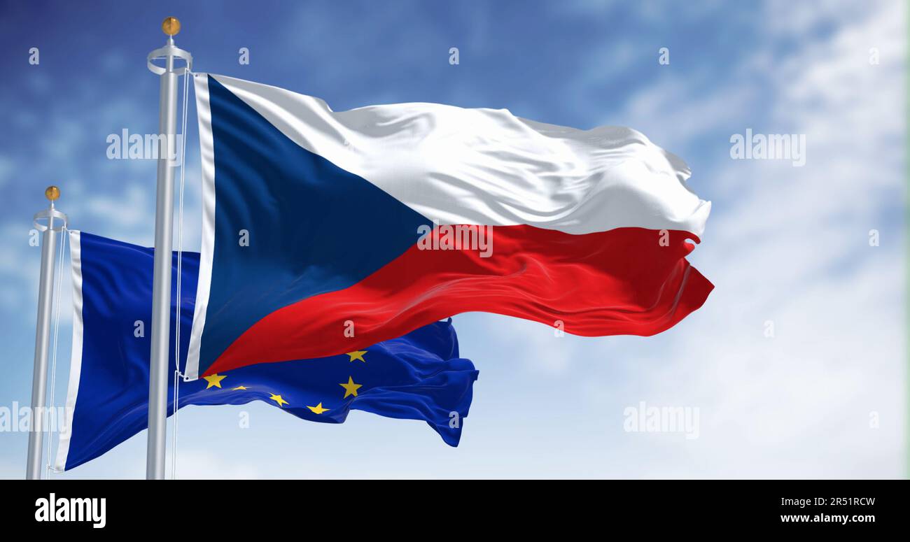 Le bandiere della Repubblica ceca e dell'Unione europea si ondeggiano con grazia nel vento in una giornata di sole. Unità simbolica, patriottismo e cooperazione europea. 3d illustrat Foto Stock