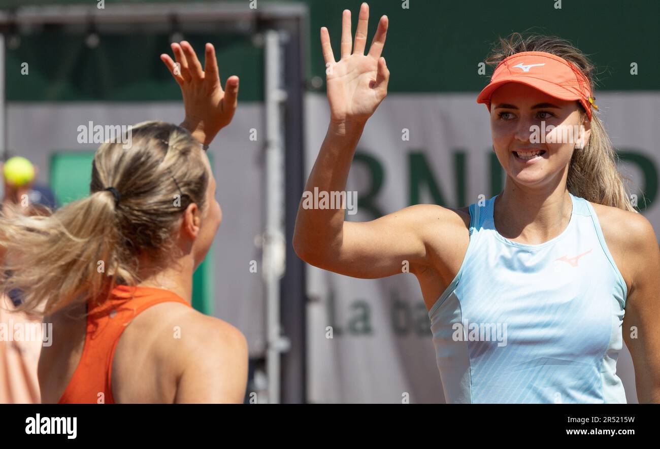 Parigi, Francia. 31st maggio, 2023. Il belga Kimberley Zimmermann e il belga Maryna Zanevska hanno ritratto durante una partita di tennis doppia tra la coppia belga Zanevska-Zimmermann e la coppia francese Andrianjafitrimo-ferro, nel primo round delle doppie femminili al torneo di tennis francese Roland Garros Open di Parigi, in Francia, mercoledì 31 maggio 2023. BELGA PHOTO BENOIT DOPPAGNE Credit: Belga News Agency/Alamy Live News Foto Stock