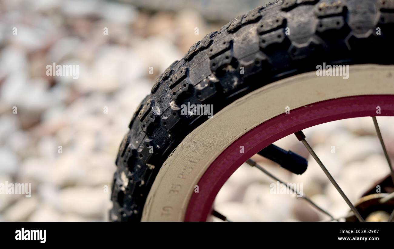 Una foto ravvicinata del pneumatico da bicicletta Foto Stock