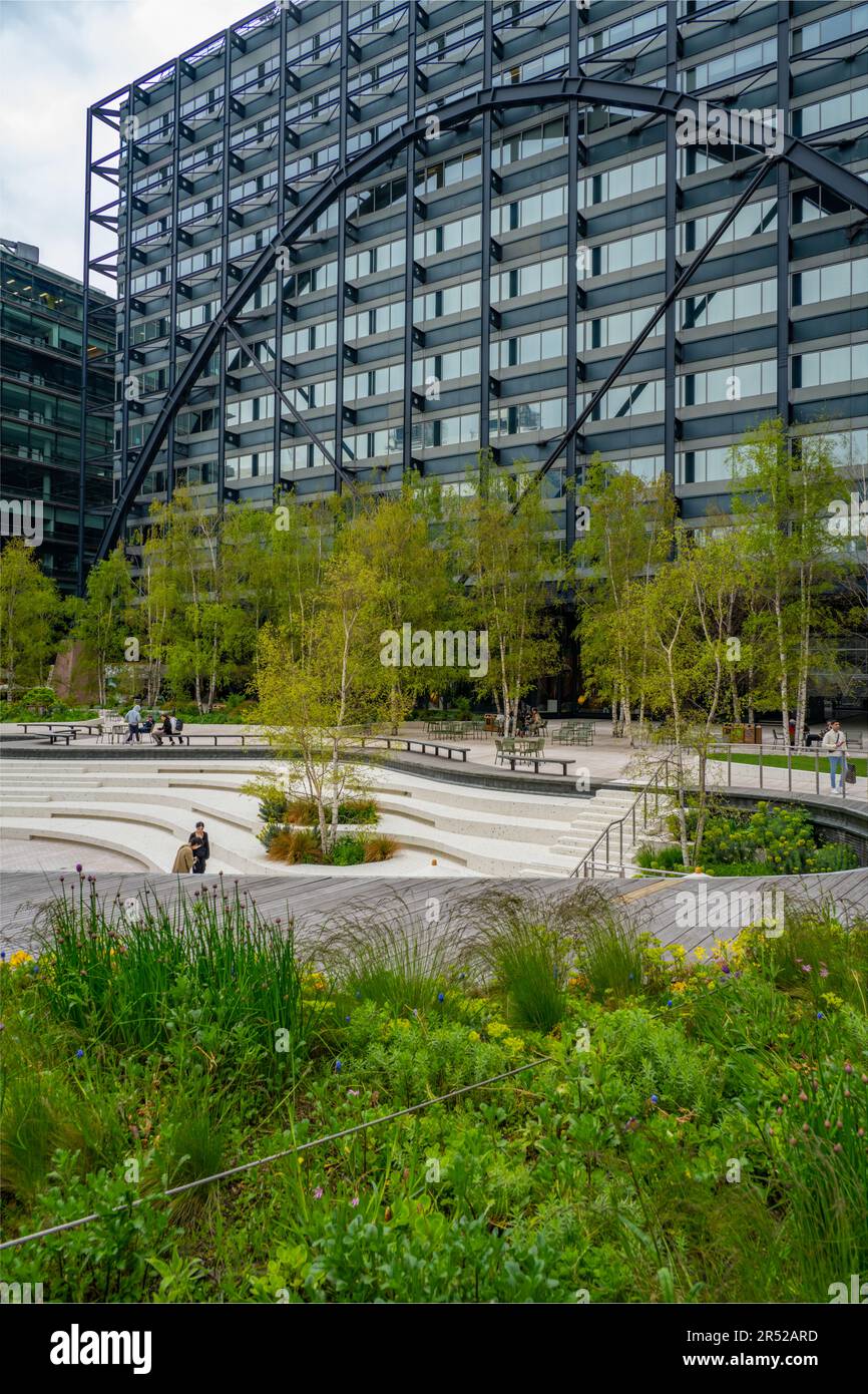 Broadgate Exchange Square e i giardini Arena sulla stazione di Liverpool st. Foto Stock