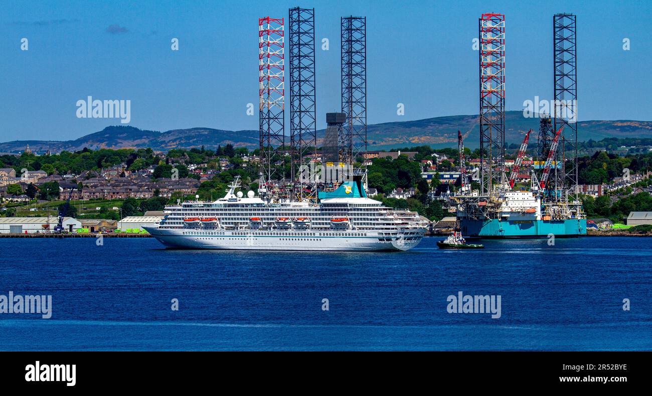 Il 30th maggio 2023 la nave da crociera tedesca Phoenix Reisen Artania Cruise Line arriva a Dundee, Scozia Foto Stock