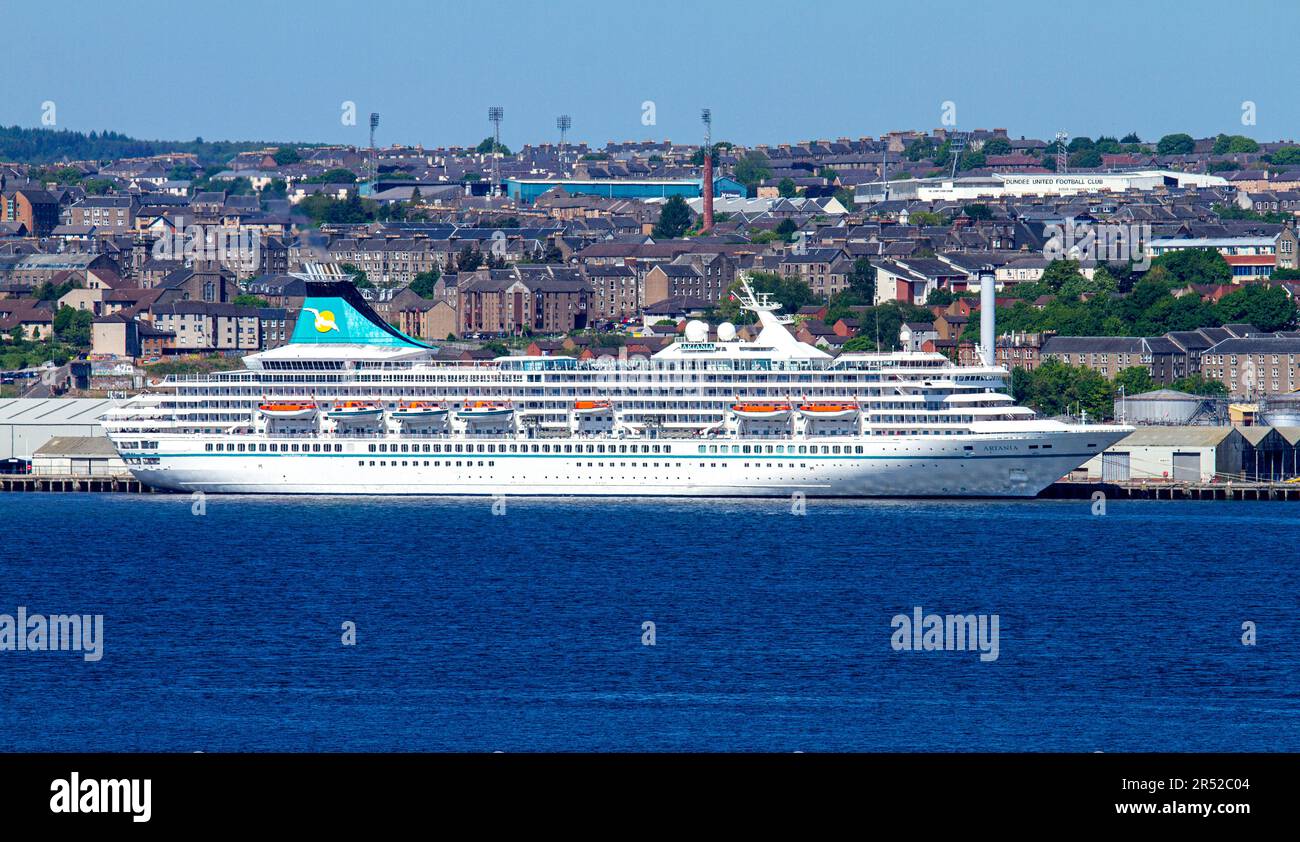 Il 30th maggio 2023 la nave da crociera tedesca Phoenix Reisen Artania Cruise Line arriva a Dundee, Scozia Foto Stock