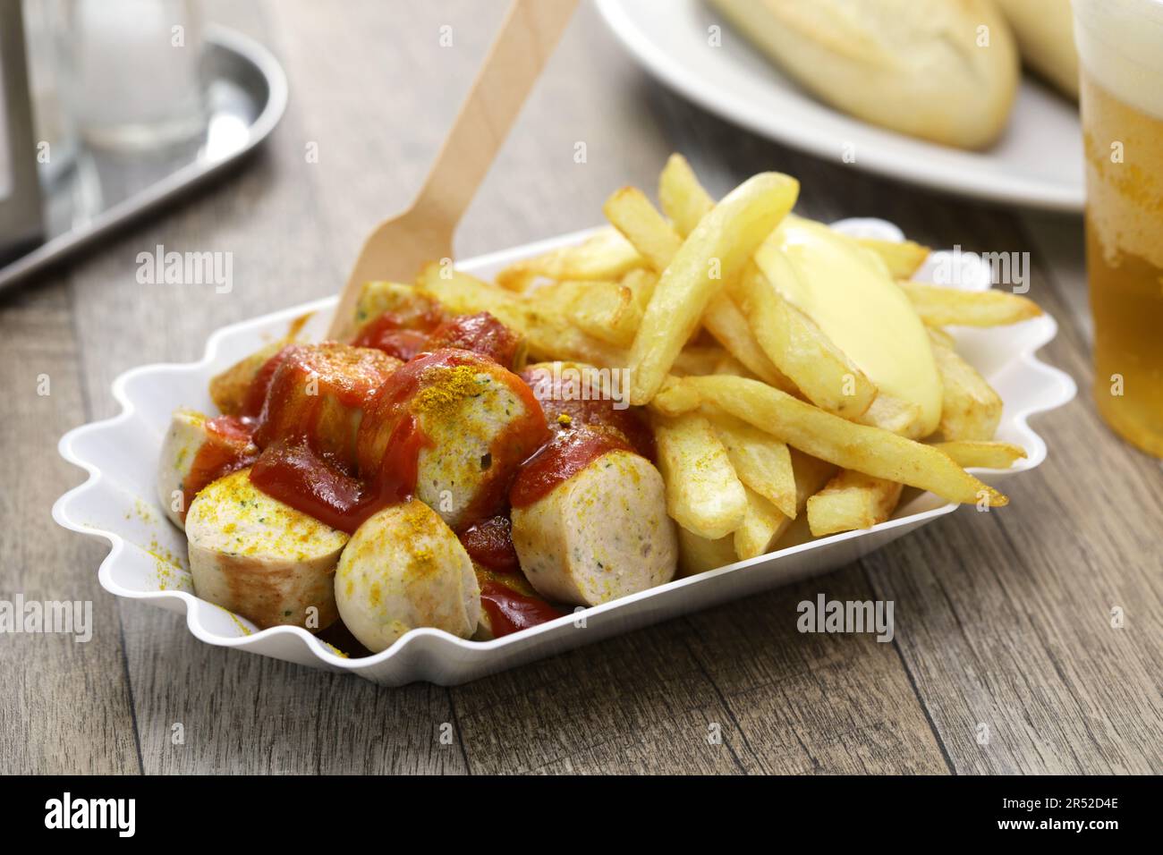 currywurst, salsiccia di curry tedesca, cibo di strada Foto Stock