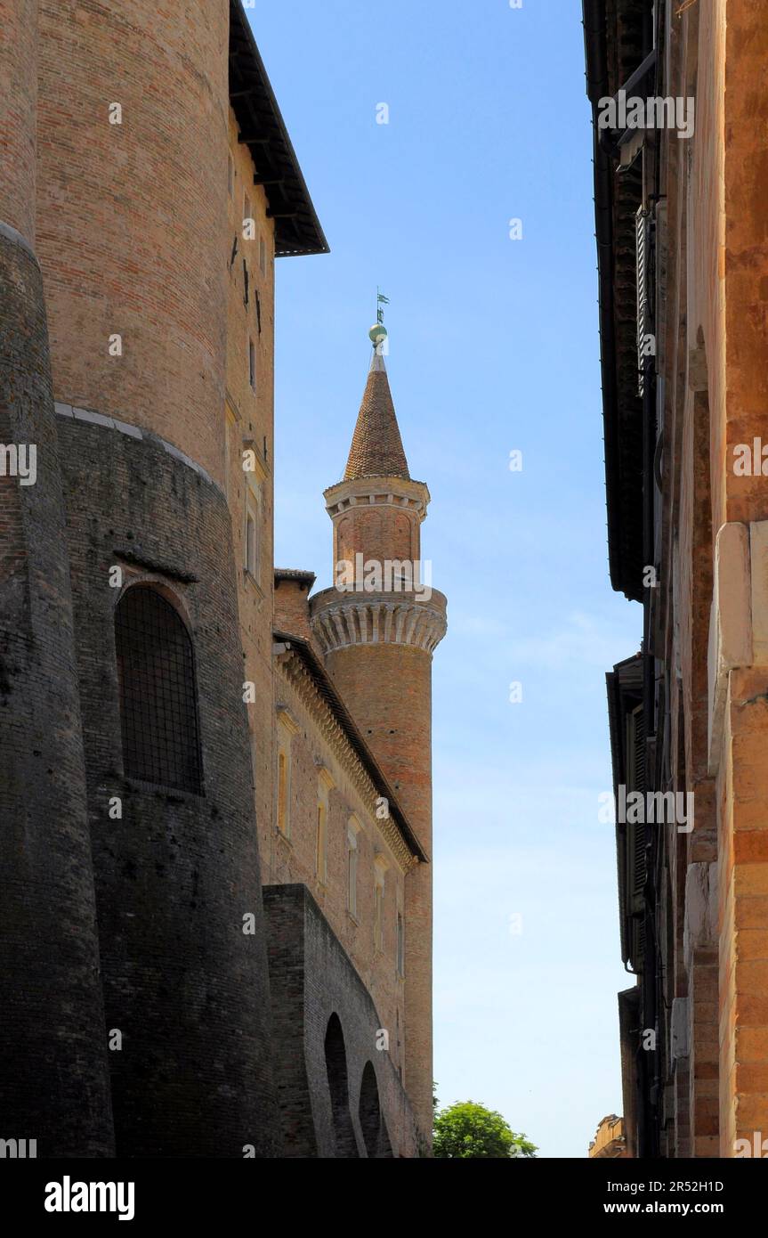 Italia, Italia, Marche, Urbino, centro città, città vecchia, chiesa Foto Stock