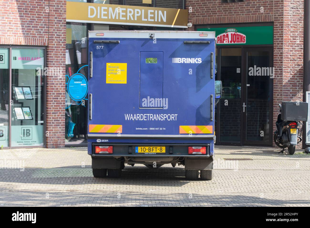 Il camion di Brinks di lato posteriore a Diemen i Paesi Bassi 27-5-2023 Foto Stock