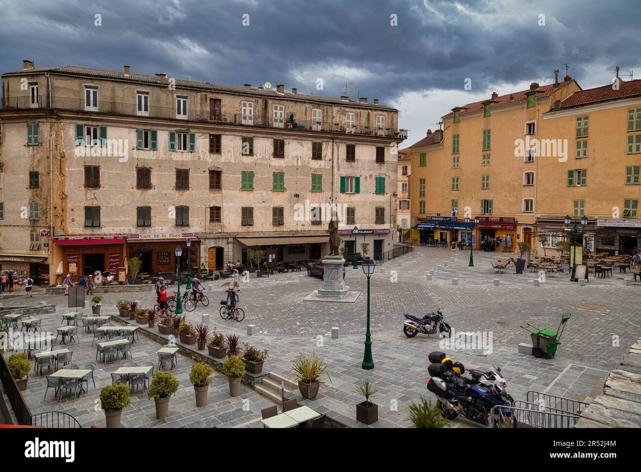 Cours Paoli, piazza in Corte, Corsica, Francia Foto Stock