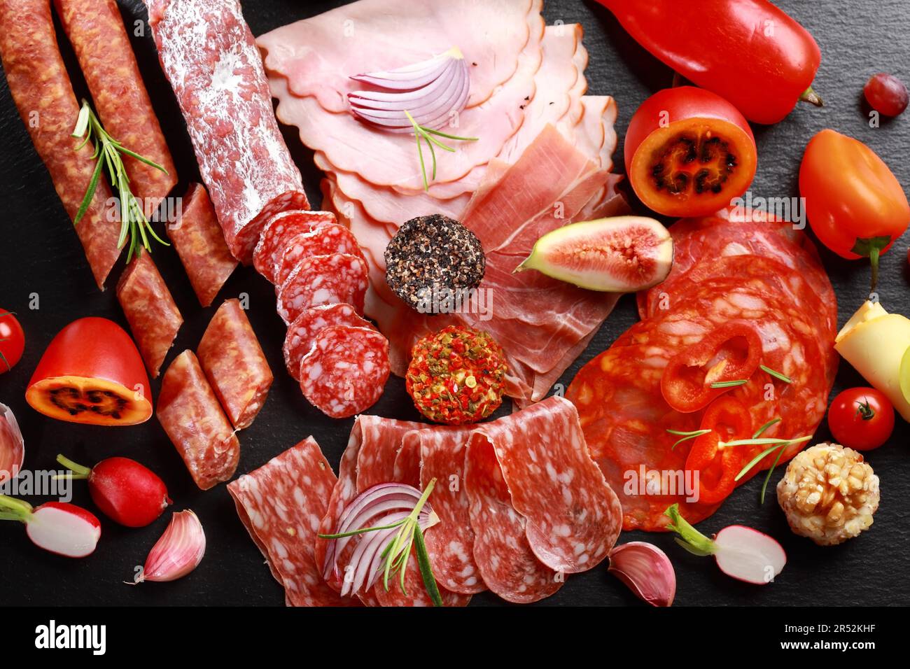 Antipasto piatto di catering con salame e formaggio Foto Stock