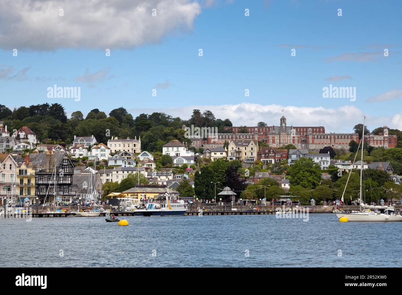 KINGSWEAR, DEVON/UK - 28 Luglio : vista sul fiume Dart a Dartmouth in Devon sulla luglio 28, 2012. Persone non identificate Foto Stock