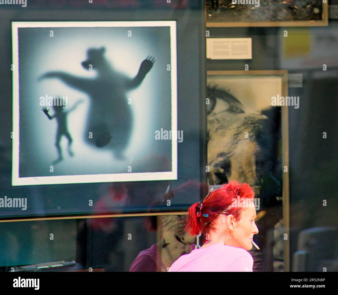 Glasgow, Scozia, Regno Unito 31st maggio 2023. UK Weather: Caldo nel centro della città ha visto la gente del posto prendere per le strade per godersi la vita cittadina in . Piazza del cambio reale famosa per la sua galleria di arte moderna e cagfes. Credit Gerard Ferry/Alamy Live News Foto Stock