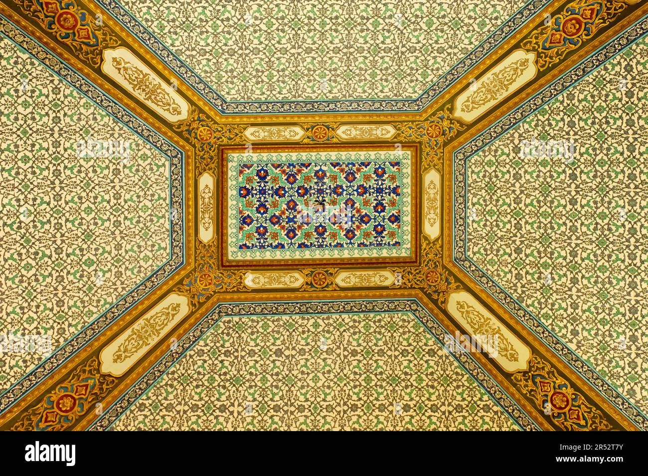 Soffitto della sala circoncisione, padiglione estivo, Palazzo Topkapi, Harem, Istanbul, Turchia Foto Stock