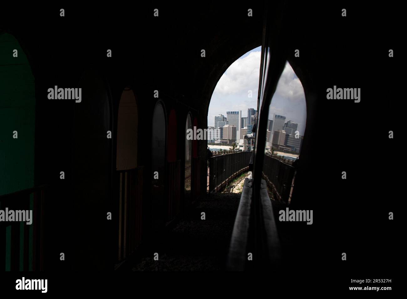 Haeunde Blueline Park, Beach Train, Haeundae Beach, Busan, Corea del Sud, Città sul mare, persone, visitatori, Sole, Estate, Escursione, treno sulla costa Foto Stock