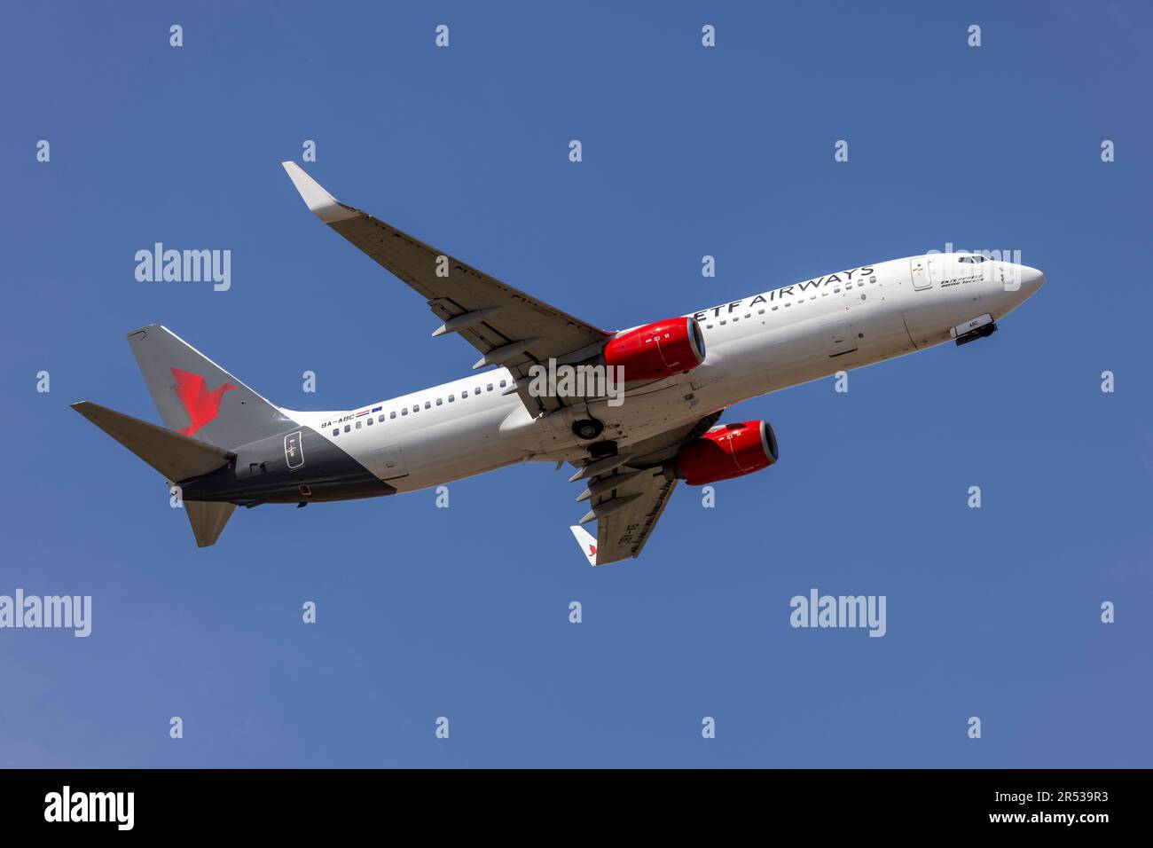 ETF Airways Boeing 737-8Q8 (REG: 9a-ABC) in partenza per Roma , Italia. Foto Stock