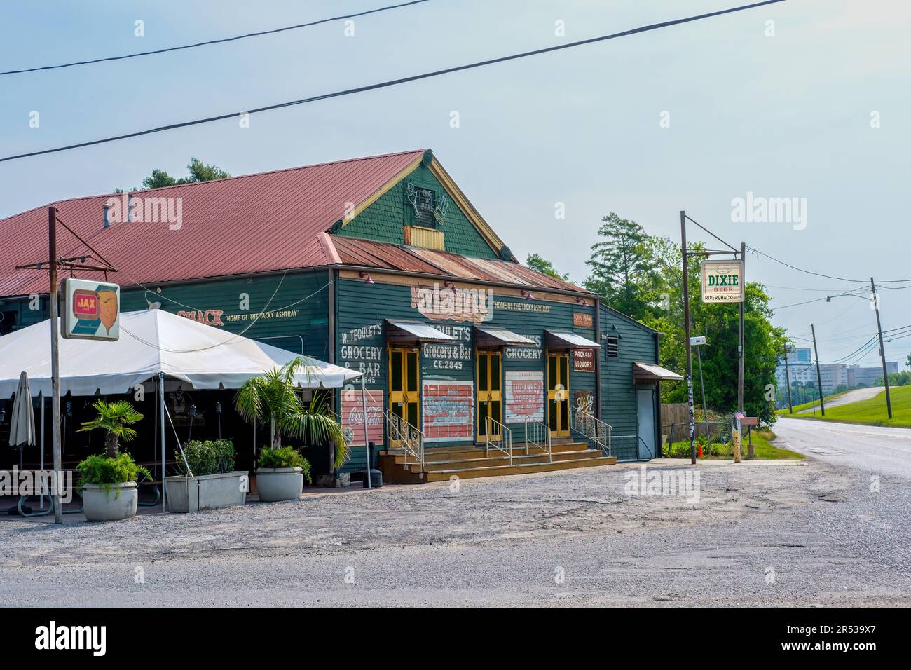 JEFFERSON, LA, USA - 29 MAGGIO 2023: La famosa Taverna River Shack sulla River Road appena fuori New Orleans Foto Stock