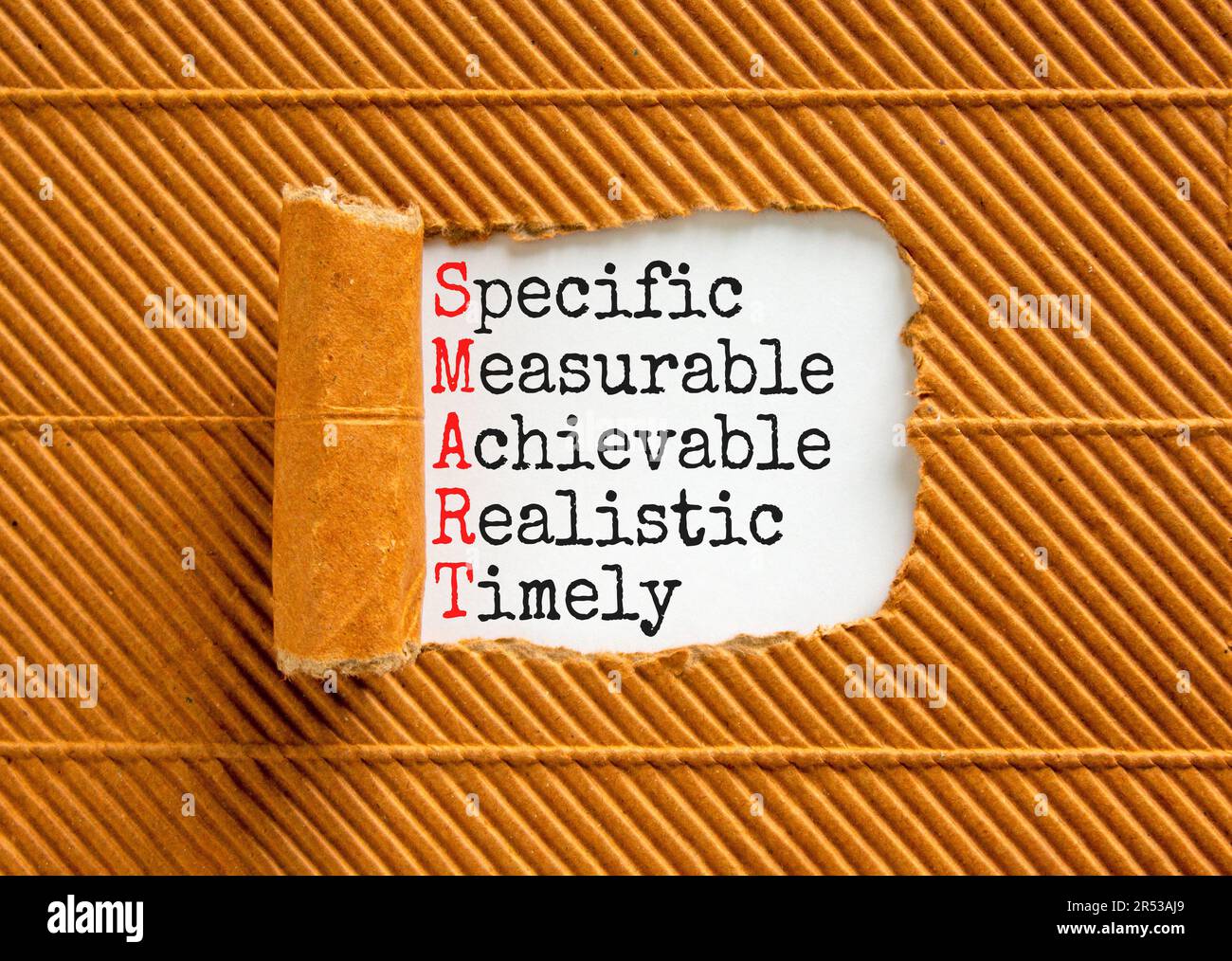 SIMBOLO SMART. Concetti specifici INTELLIGENTI misurabili realistico tempestivo su white paper. Bellissimo sfondo marrone. Business SMART specifico Foto Stock