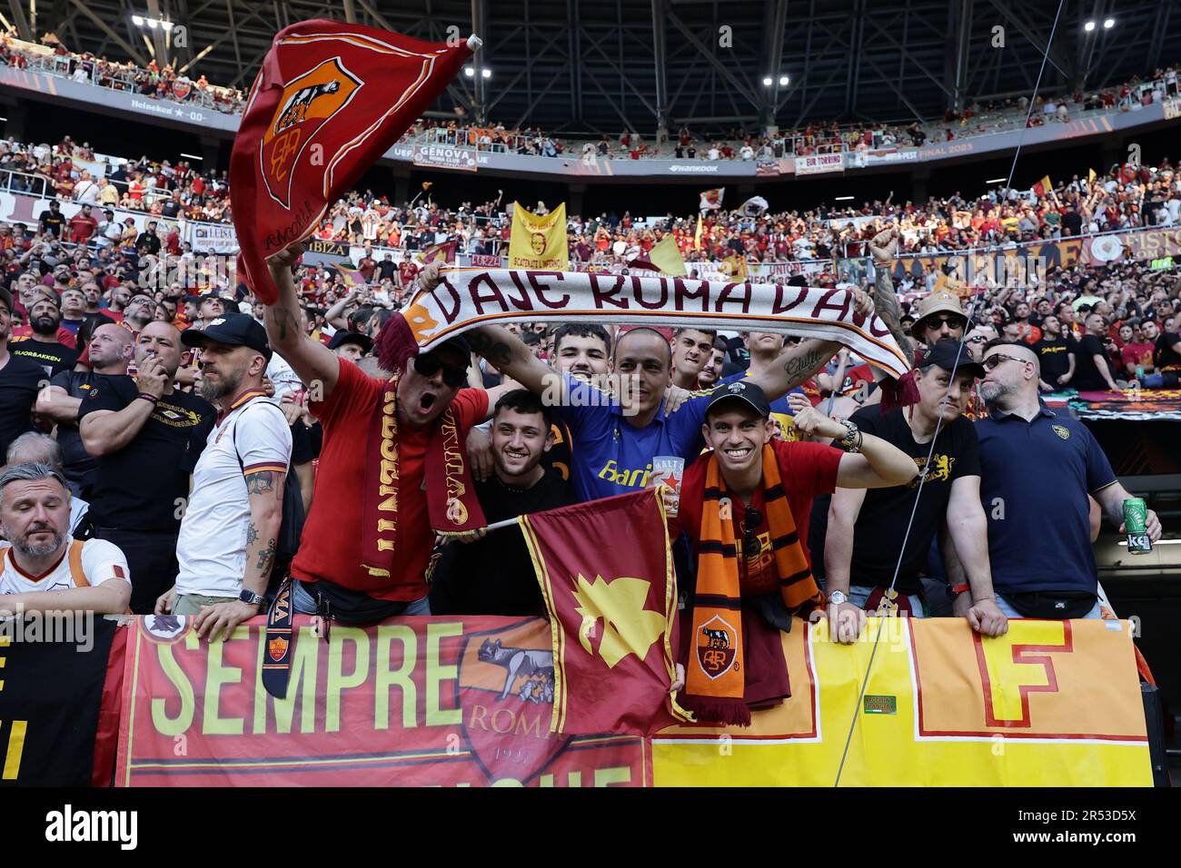 Budapest, Ungheria. 31st maggio, 2023. Sostenitori di AS Roma durante la finale della Lega Europa tra il Sevilla FC e AS Roma allo stadio Puskas Arena di Budapest (Ungheria), 31st maggio 2023. Credit: Insidefoto di andrea staccioli/Alamy Live News Foto Stock