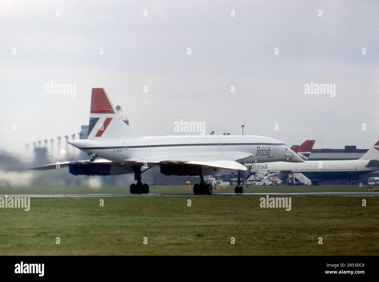 G-BOAC British Airways Concorde 204 visto in procinto di esplodere lungo la pista 28R a Londra Heathrow Foto Stock
