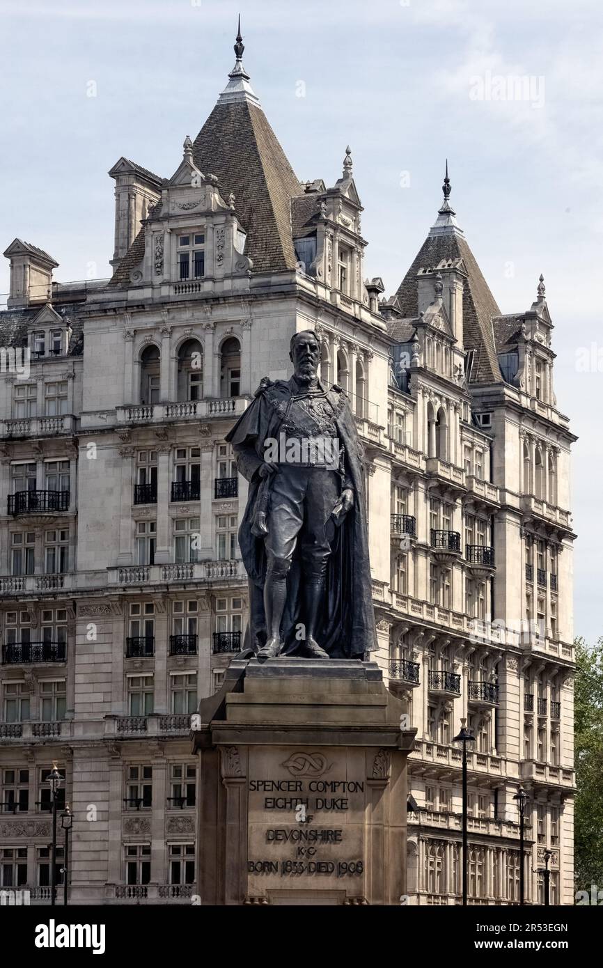 LONDRA, Regno Unito - 28 MAGGIO 2023: Statua di Spencer Compton, 8th Duca del Devonshire in Horse Guards Avenue Foto Stock
