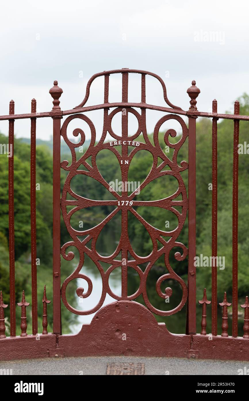 Il ponte di ferro, eretto nel 1779, Ironbridge, Telford, Shropshire, Inghilterra, REGNO UNITO Foto Stock