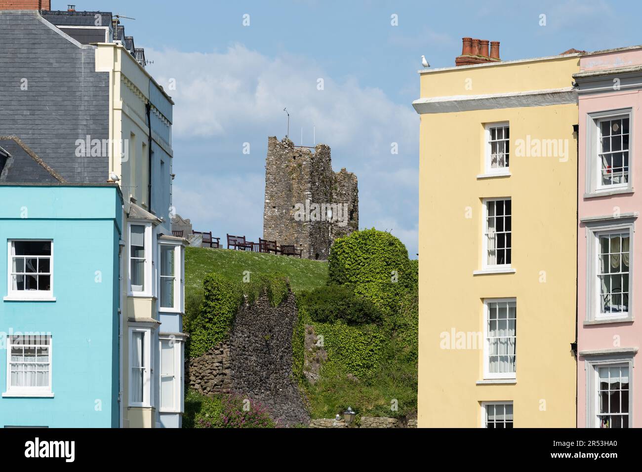 Tenby Castle, Castle Hill, Tenby, Pembrokeshire, Galles del Sud Foto Stock