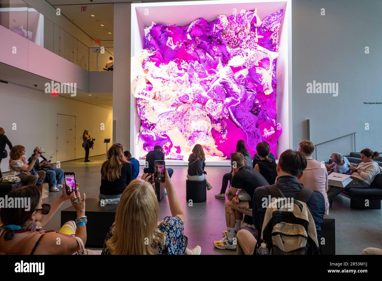 L'opera d'arte digitale di Refik Anadol, 'Unsupervised', è un'installazione di intelligenza artificiale che aggiunge il Museo di Arte moderna, 2023, NYC, USA Foto Stock