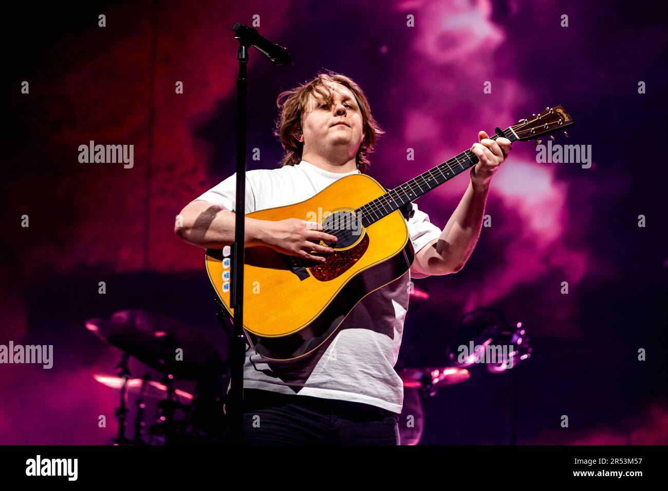 Milano (Italia), 31/05/2023, Lewis Capaldi suona dal vivo al Mediolanum Forum di Milano (Italia) il 31 2023Lewis maggio Capaldi suona dal vivo al Mediolanum Forum di Milano (Italia) il 31 2023 maggio Foto Stock