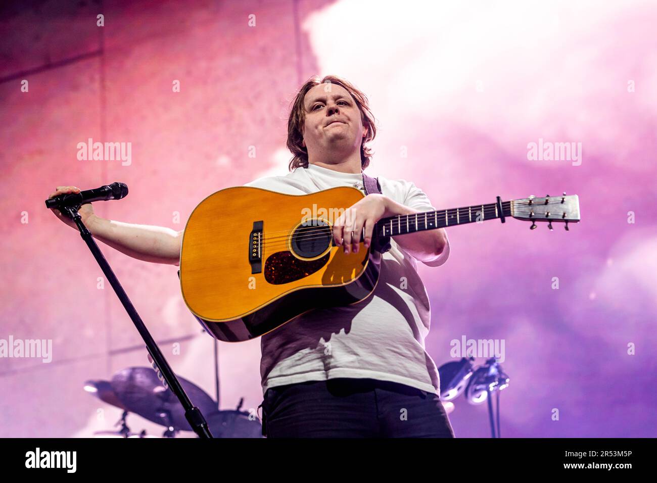 Milano (Italia), 31/05/2023, Lewis Capaldi suona dal vivo al Mediolanum Forum di Milano (Italia) il 31 2023Lewis maggio Capaldi suona dal vivo al Mediolanum Forum di Milano (Italia) il 31 2023 maggio Foto Stock