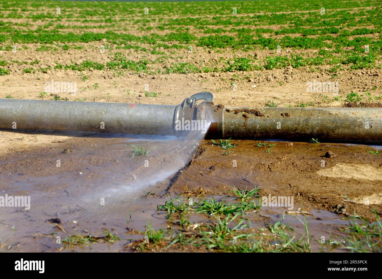 Perdita d'acqua durante il periodo di siccità in Francia, in Europa Foto Stock