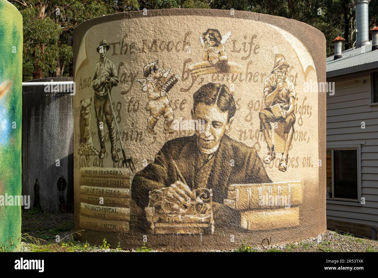 Tim Bowtell e Ruby Parr Water Tank Art, Toolangi, Victoria, Australia Foto Stock