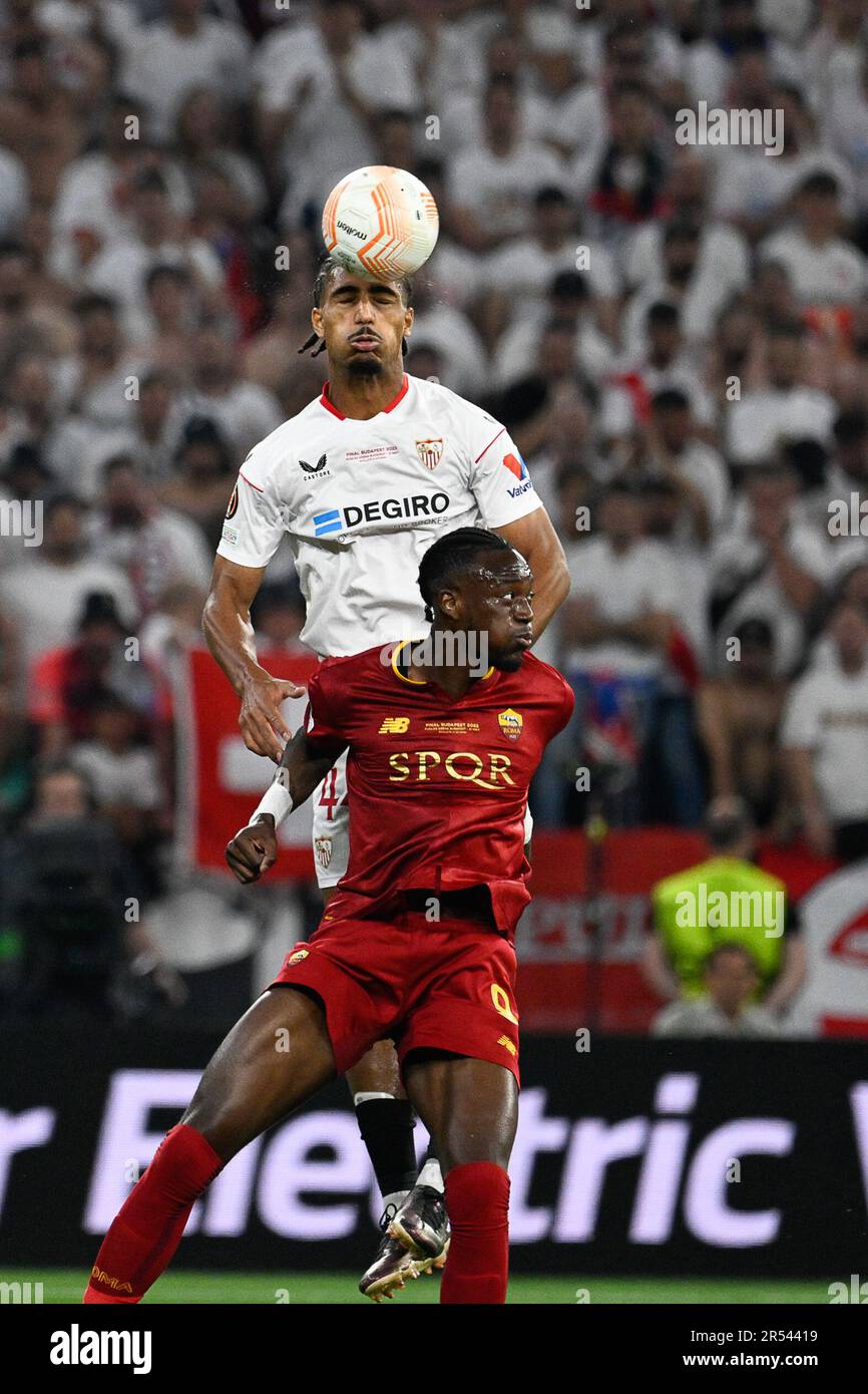 Karim Rekik del FC Sevilla durante la finale di UEFA Europa League Football Match, Sevilla vs Roma, 31 maggio 2023 (Photo by AllShotLive/Sipa USA) Credit: Sipa USA/Alamy Live News Foto Stock