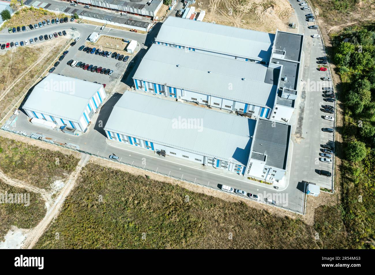 vista aerea dell'area industriale con magazzini e edifici di fabbrica. fotografia con droni. Foto Stock