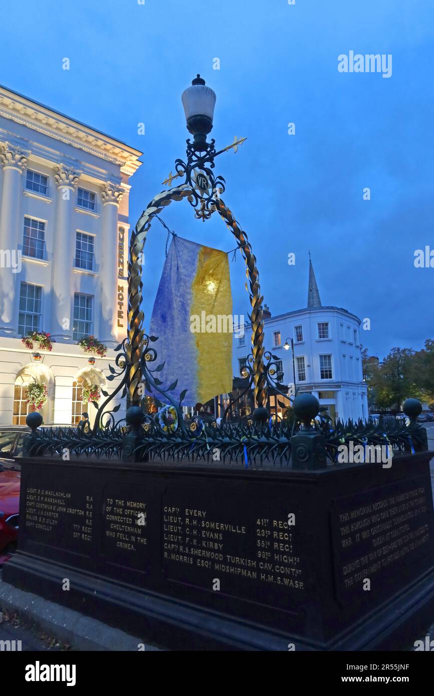The Victorian Queens Hotel at Dusk, The Promenade, Cheltenham, Gloucestershire, England, UK, GL50 1NN - APERTO NEL 1838 Foto Stock