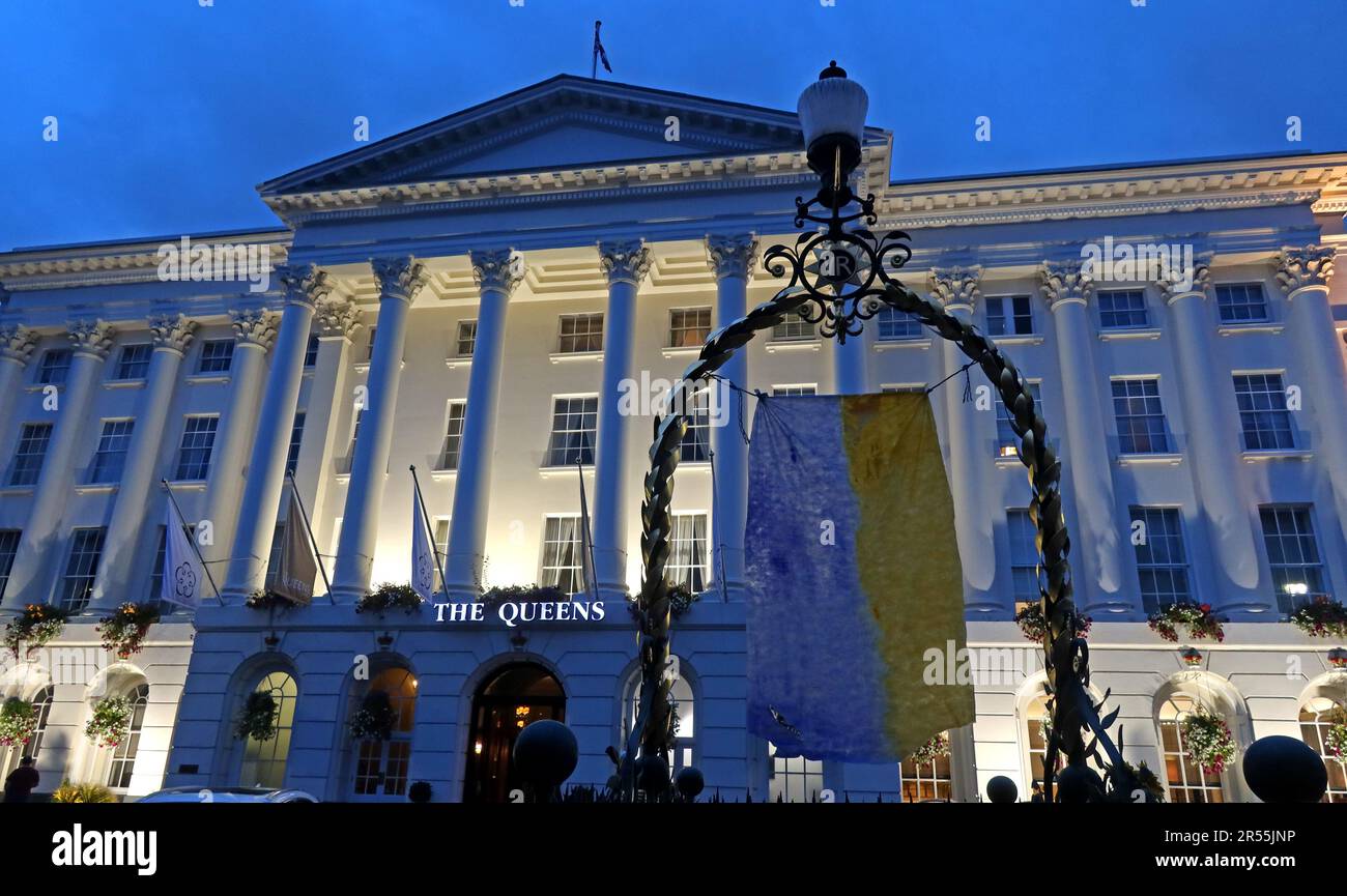 The Victorian Queens Hotel at Dusk, The Promenade, Cheltenham, Gloucestershire, England, UK, GL50 1NN - APERTO NEL 1838 Foto Stock