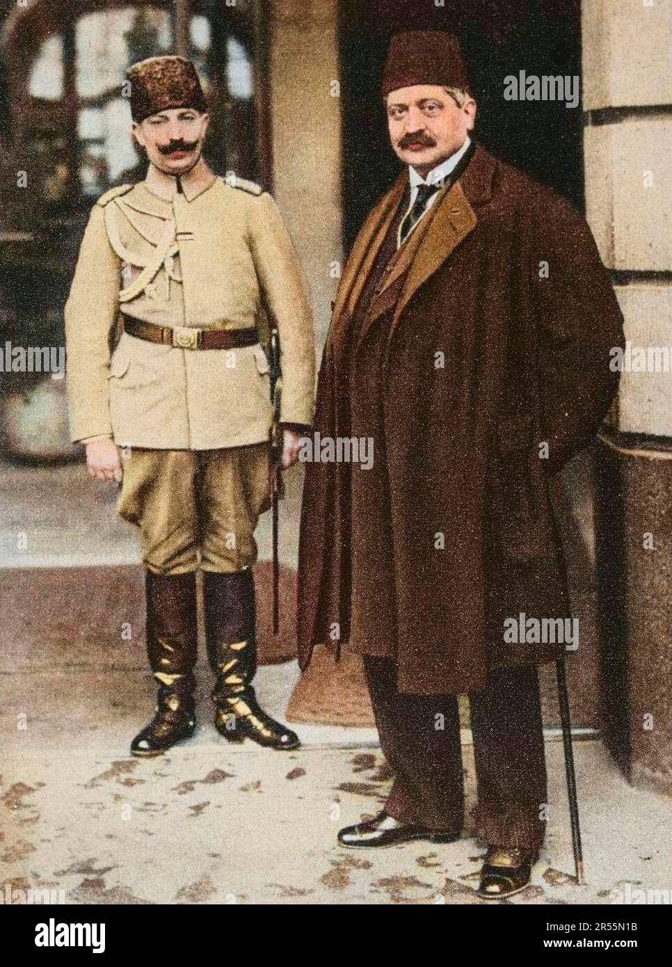 Le Grand Vizir ottoman Mehmet Talaat Pacha (1872-1921) avec figlio aide de camp à Berlino. Allemagne - Mehmet Talaat Pacha (1872-1921) ministre de l'interieur turc Foto Stock