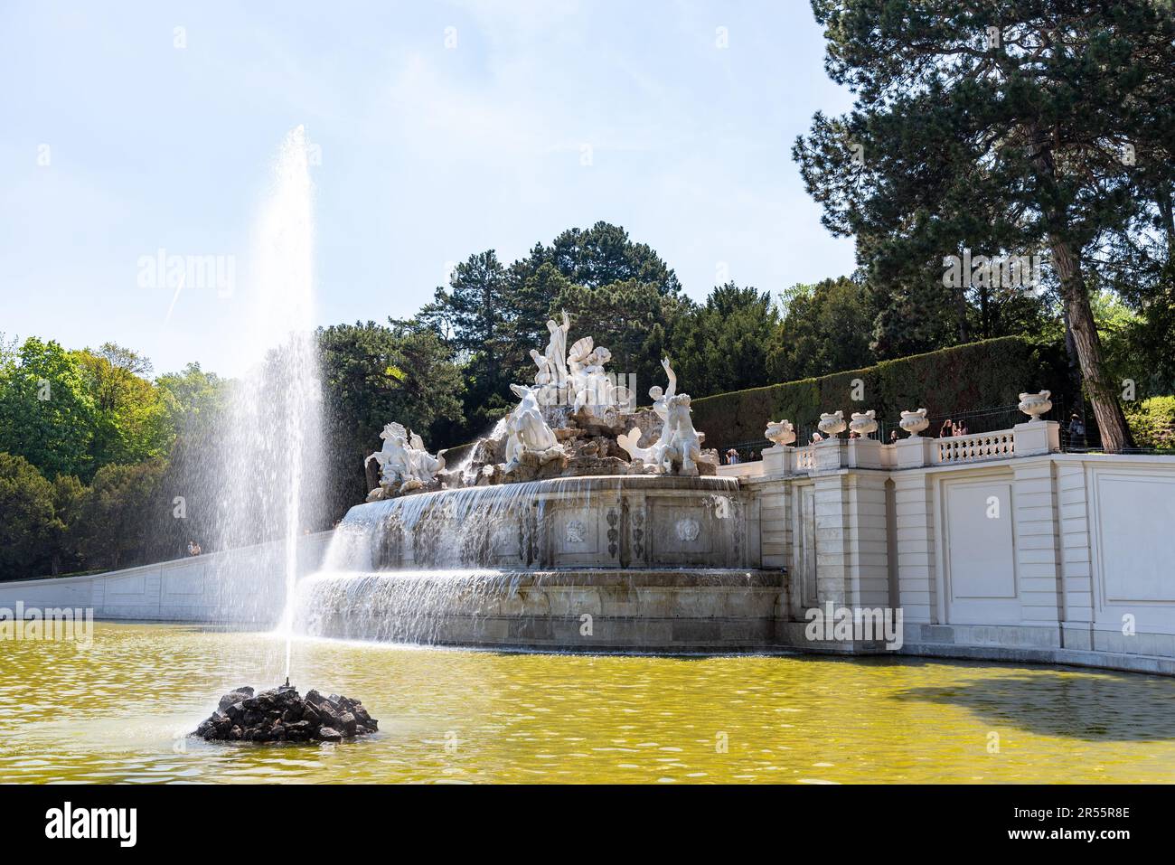 Palazzo e giardini di Schonbrunn in Austria, capitale di Vienna, il 4 maggio 2023 Foto Stock