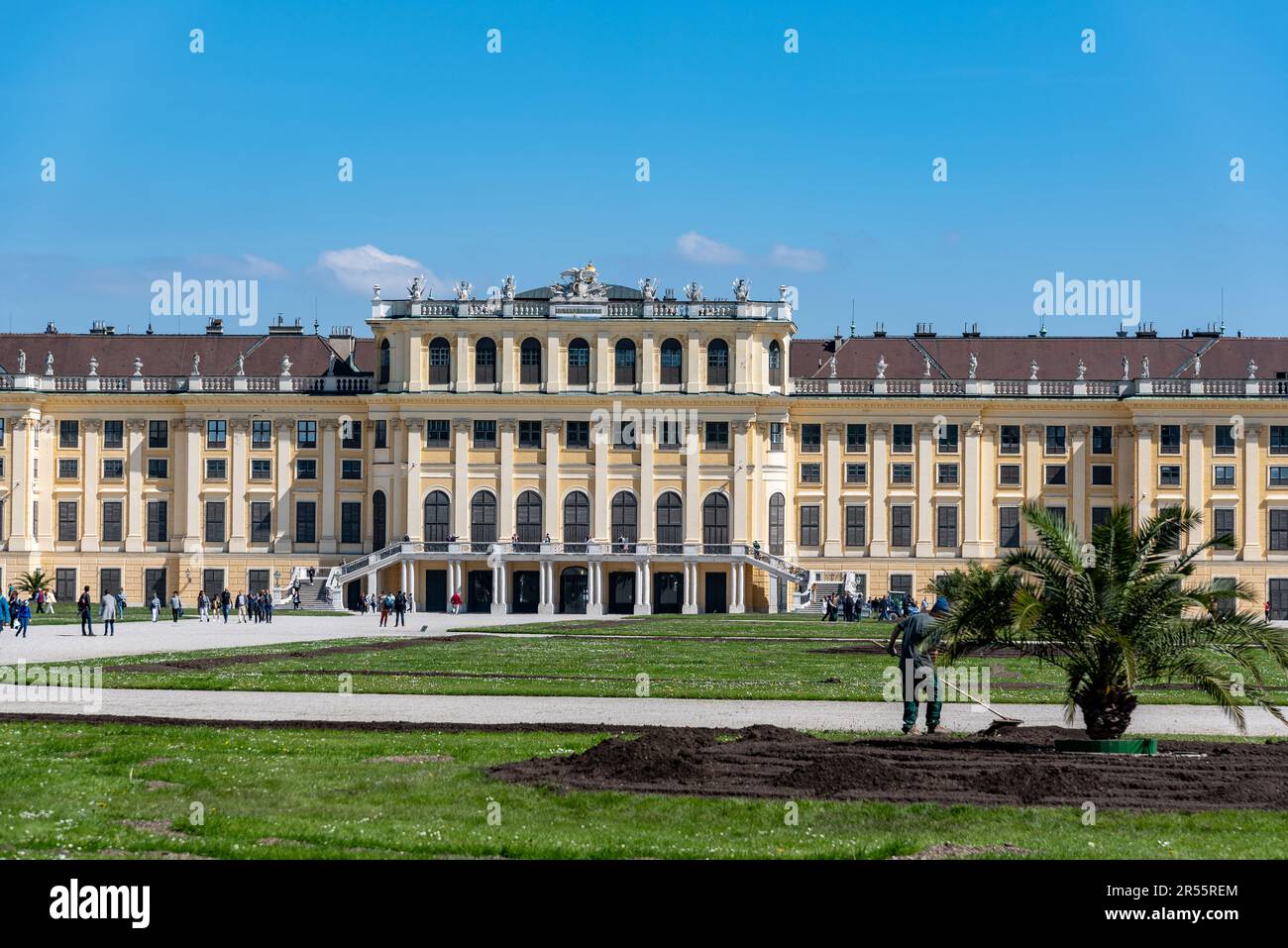 Palazzo e giardini di Schonbrunn in Austria, capitale di Vienna, il 4 maggio 2023 Foto Stock